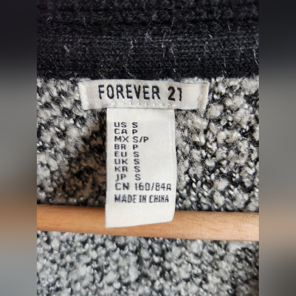 Chevron Printed Cardigan - Picture 4 of 10